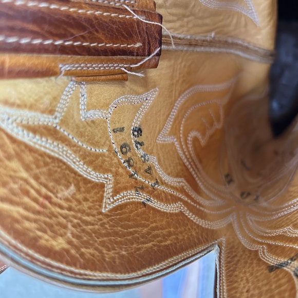 Classic Brown Leather Cowboy Boots - Picture 5 of 7